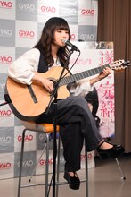 「春の歌」を披露する藤原さくら。