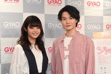 左から藤原さくら、神木隆之介。