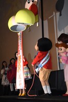 「映画クレヨンしんちゃん 襲来!! 宇宙人シリリ」初日舞台挨拶の様子。
