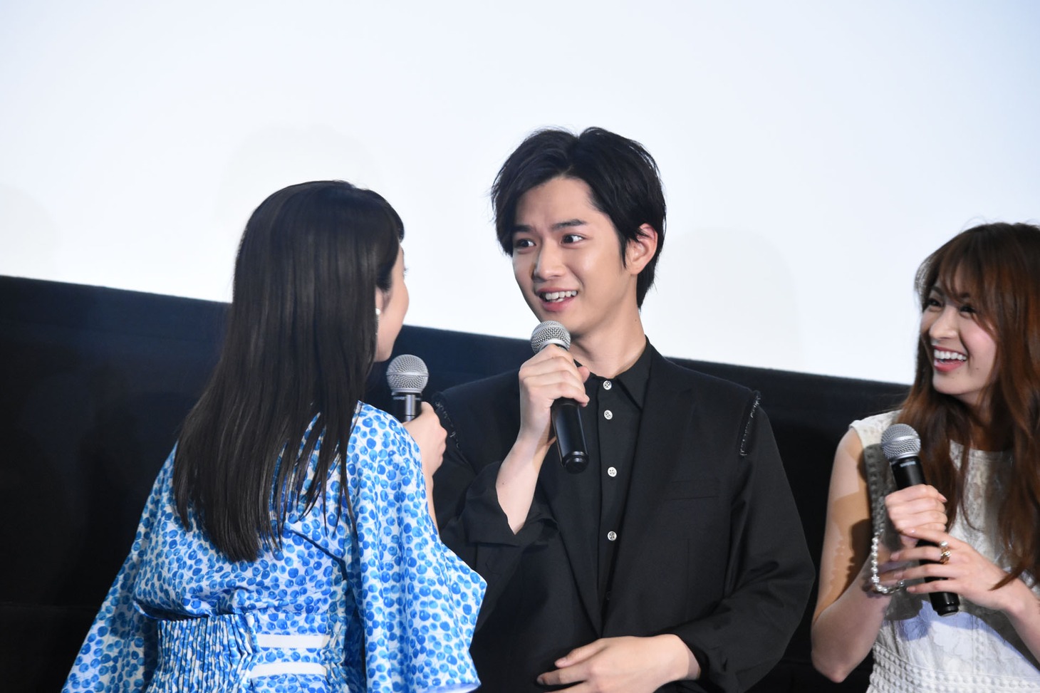 左から平祐奈、千葉雄大、岡崎紗絵。