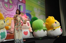 モグタン（右端）と会えたことを喜ぶ木下優樹菜。