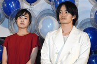 左から石橋静河、池松壮亮。