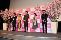 「いつまた、君と ～何日君再来（ホーリージュンザイライ）～」完成披露舞台挨拶の様子。