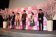 「いつまた、君と ~何日君再来(ホーリージュンザイライ)~」完成披露舞台挨拶の様子。
