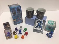 1/2サイズのタチコマによる、商品受け渡しサービスの対象商品。