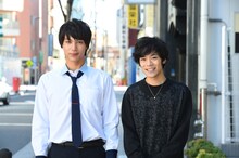 左から中川大志、小野賢章。