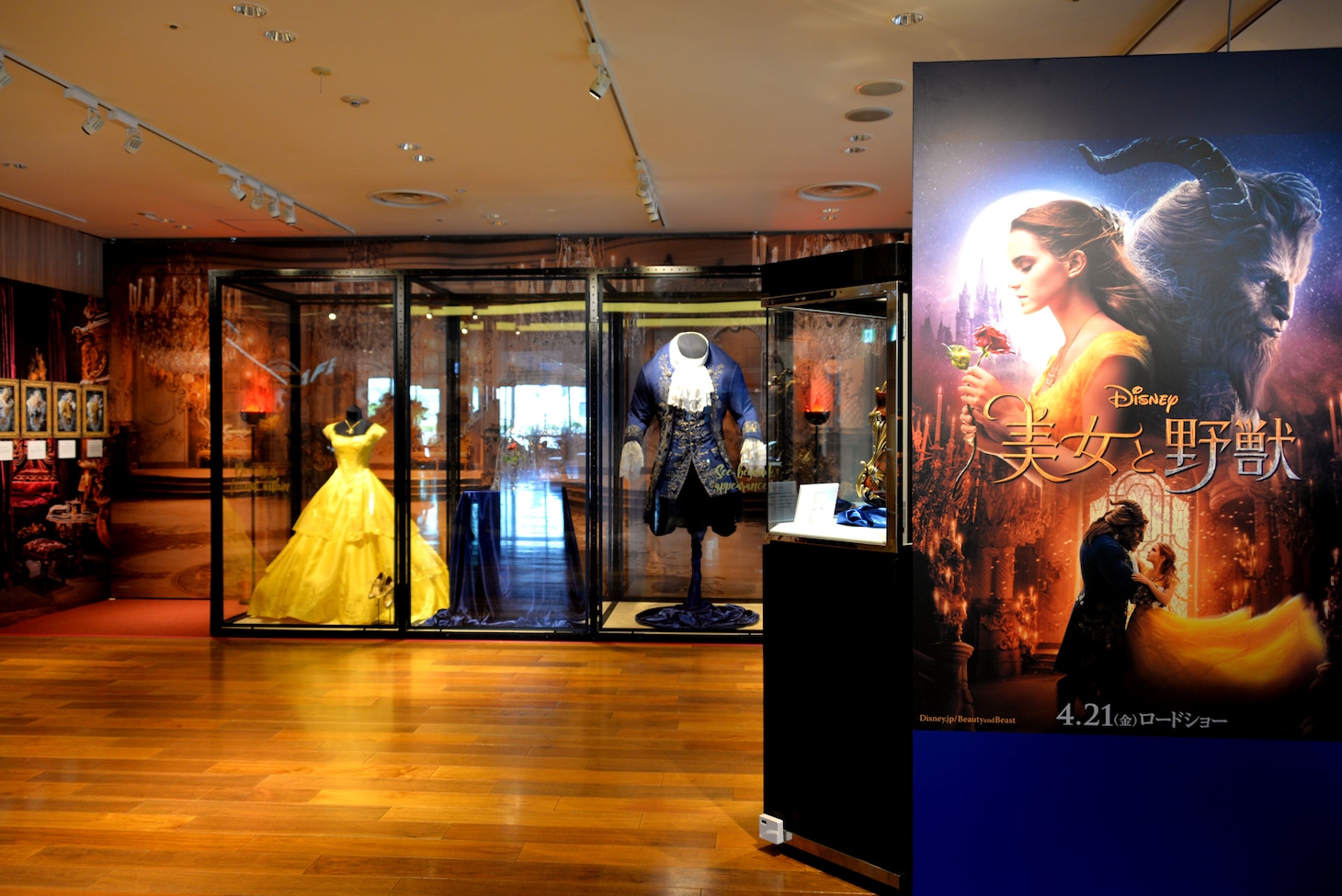 「『美女と野獣』の世界展 at GINZA MITSUKOSHI」会場の様子。