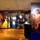 「美女と野獣」の世界展が本日オープン、エマ・ワトソン着用ドレスも展示