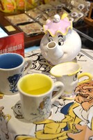 「『美女と野獣』の世界展 at GINZA MITSUKOSHI」で販売されているグッズ。