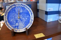 「『美女と野獣』の世界展 at GINZA MITSUKOSHI」で販売されているグッズ。