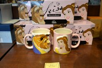 「『美女と野獣』の世界展 at GINZA MITSUKOSHI」で販売されているグッズ。