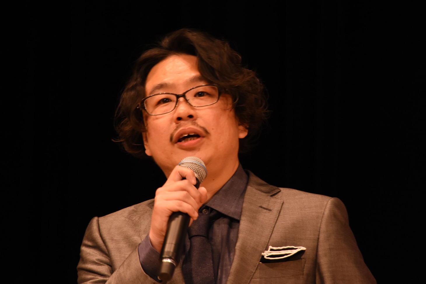 神徳幸治監督