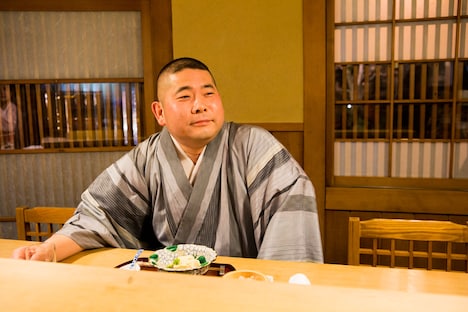 「逆光の頃」で、みことの父に扮する桃月庵白酒。