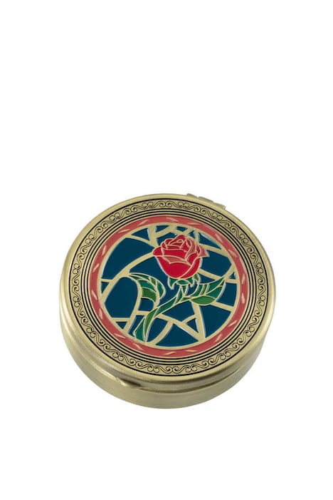 ラストワン賞のアクセサリーケース。