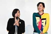 左から監督の瀬田なつき、永野芽郁。