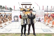 左から神木隆之介、大友啓史。