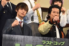 左から窪田正孝、唐沢寿明。