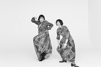 「創作あーちすと NON」より、左から桃井かおり、のん。