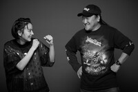 「創作あーちすと NON」より、左からのん、いのうえひでのり。