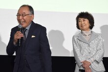 左から橋爪功、吉行和子。