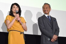 左から夏川結衣、西村雅彦。