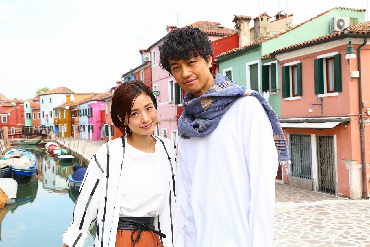 ヴェネツィアを散策した上戸彩（左）と斎藤工（右）。