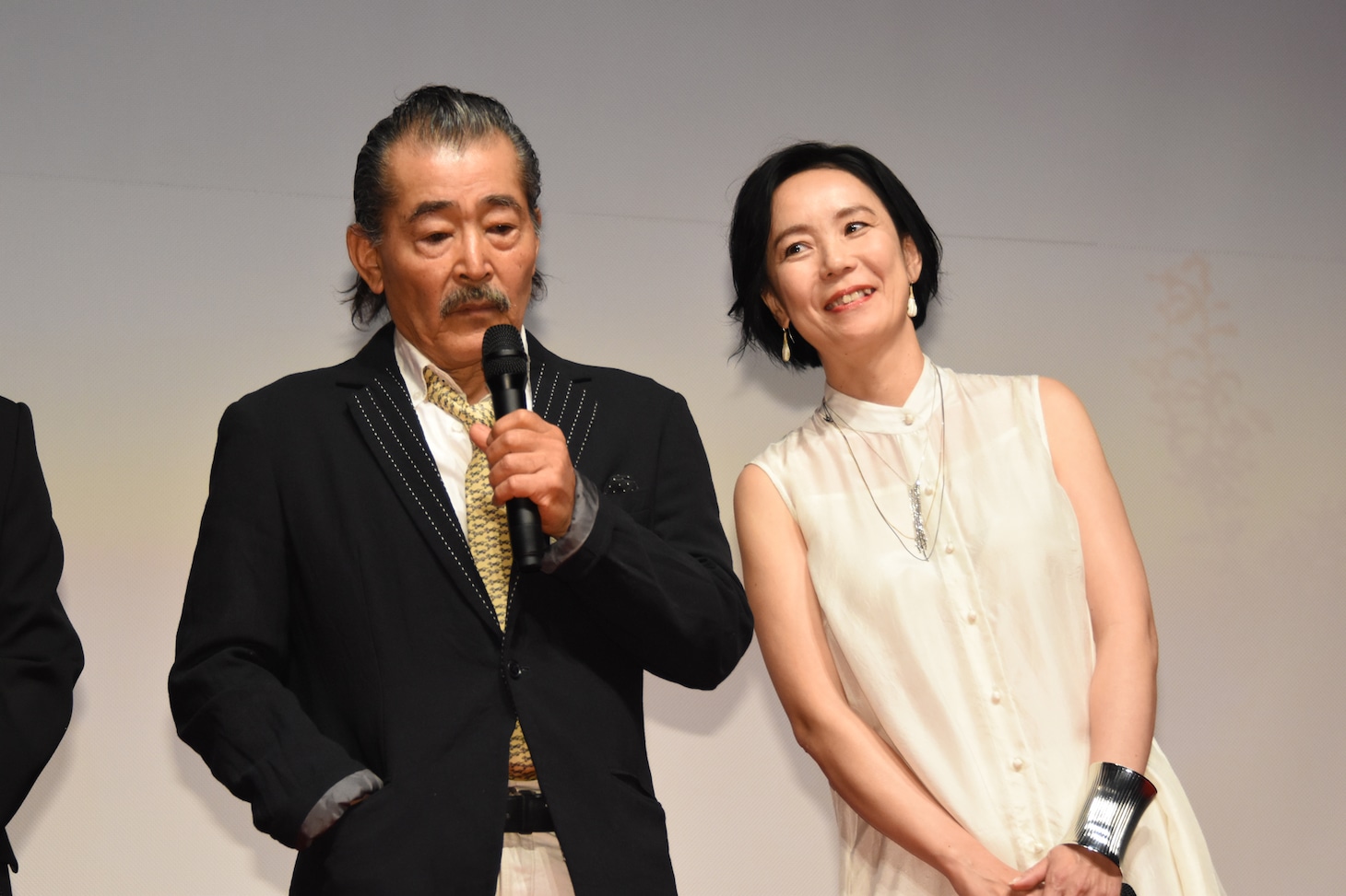 左から藤竜也、河瀬直美。