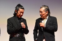 左から永瀬正敏、藤竜也。