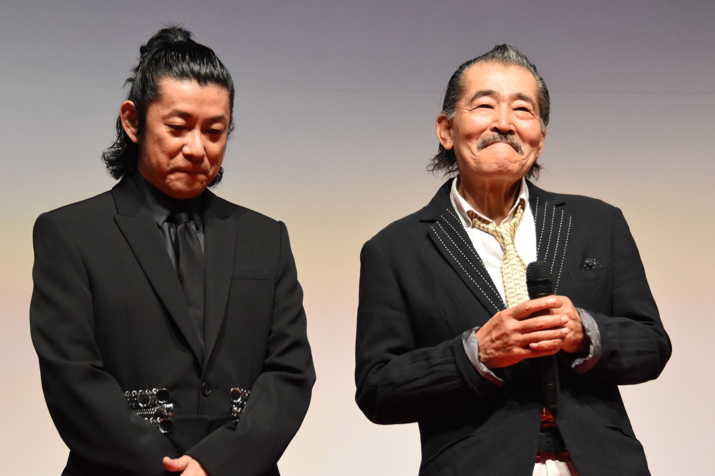 左から永瀬正敏、藤竜也。