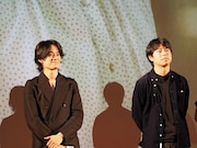 左から池松壮亮、石井裕也。