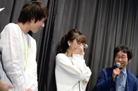 「笑う招き猫」初日舞台挨拶の様子。