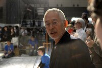 大書パフォーマンスに挑む直前の鈴木敏夫。