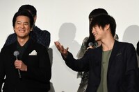 左から唐沢寿明、窪田正孝。