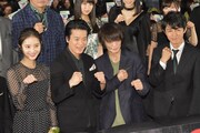 左から佐々木希、唐沢寿明、窪田正孝、藤木直人。