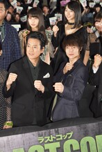 前列左から唐沢寿明、窪田正孝。