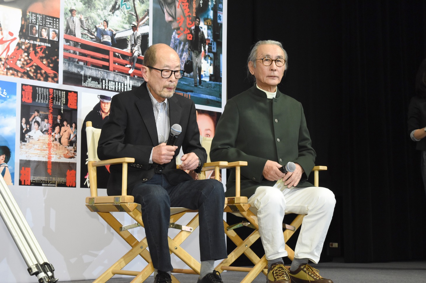 左から降旗康男、木村大作。