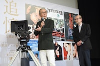 黒澤明に褒められたエピソードを披露する木村大作（左）と降旗康男（右）。