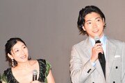 左から安藤サクラ、柄本佑。