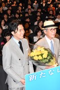 左から柄本佑、木村大作。