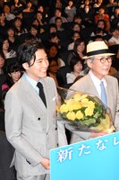 左から柄本佑、木村大作。