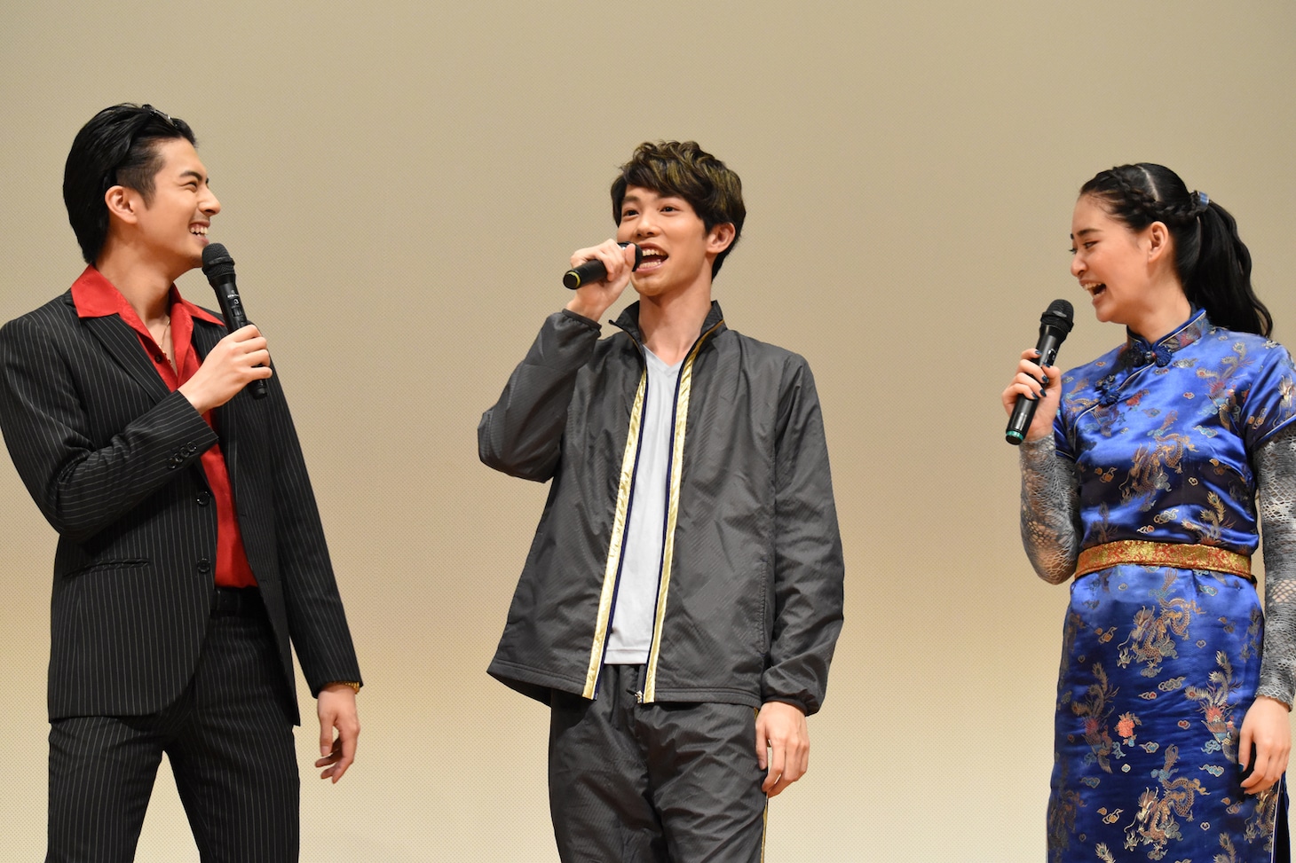 左から中尾暢樹、國島直希、柳美稀。