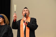 なぞかけを披露する林家たい平。