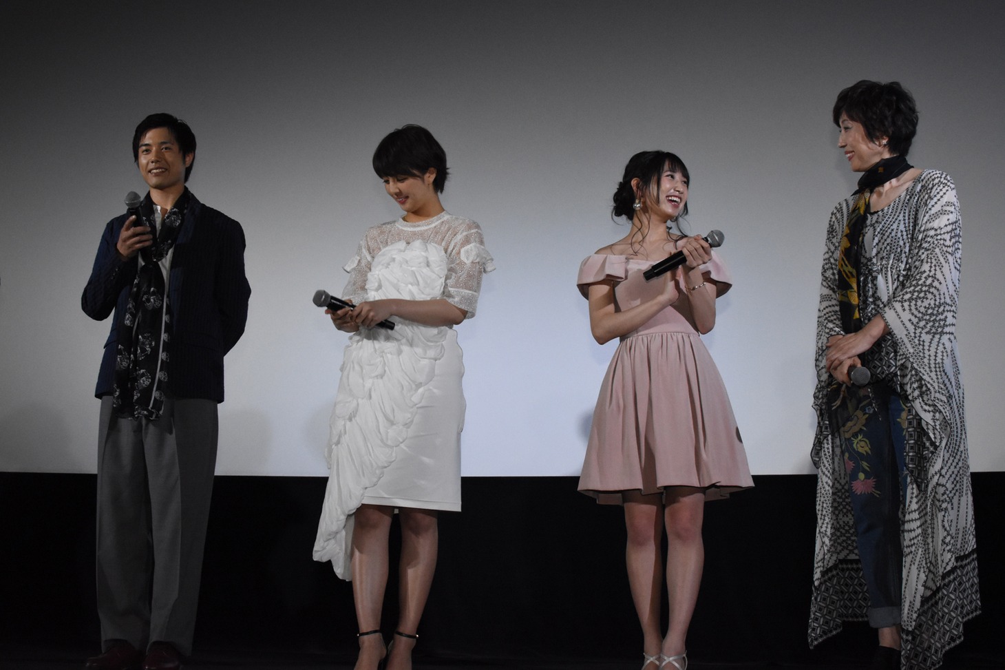 「ヴァンパイア ナイト」初日舞台挨拶の様子。