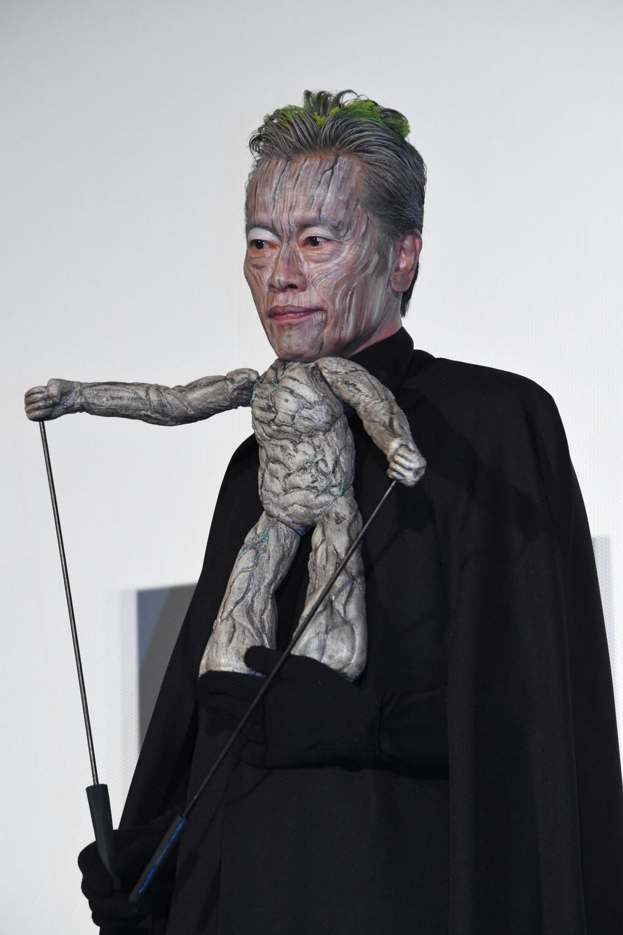 ベビー・グルート役の遠藤憲一。