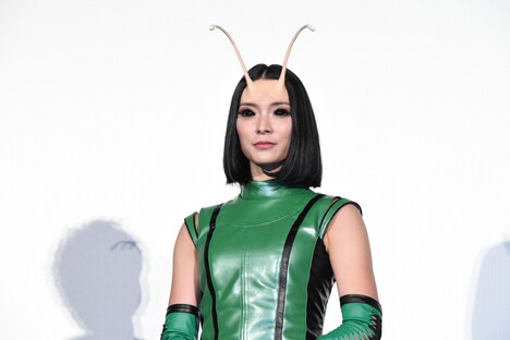 マンティス役の秋元才加。