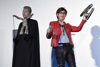 左から遠藤憲一、山寺宏一。