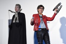 左から遠藤憲一、山寺宏一。