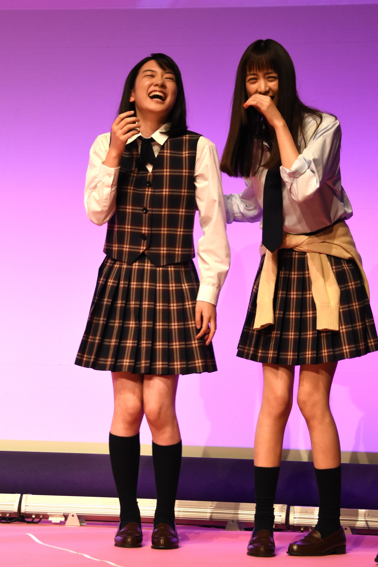 左から永野芽郁、山本美月。