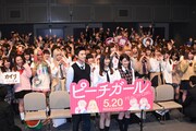 「ピーチガール」舞台挨拶の様子。