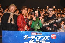 左から遠藤憲一、山寺宏一、秋元才加、加藤浩次。